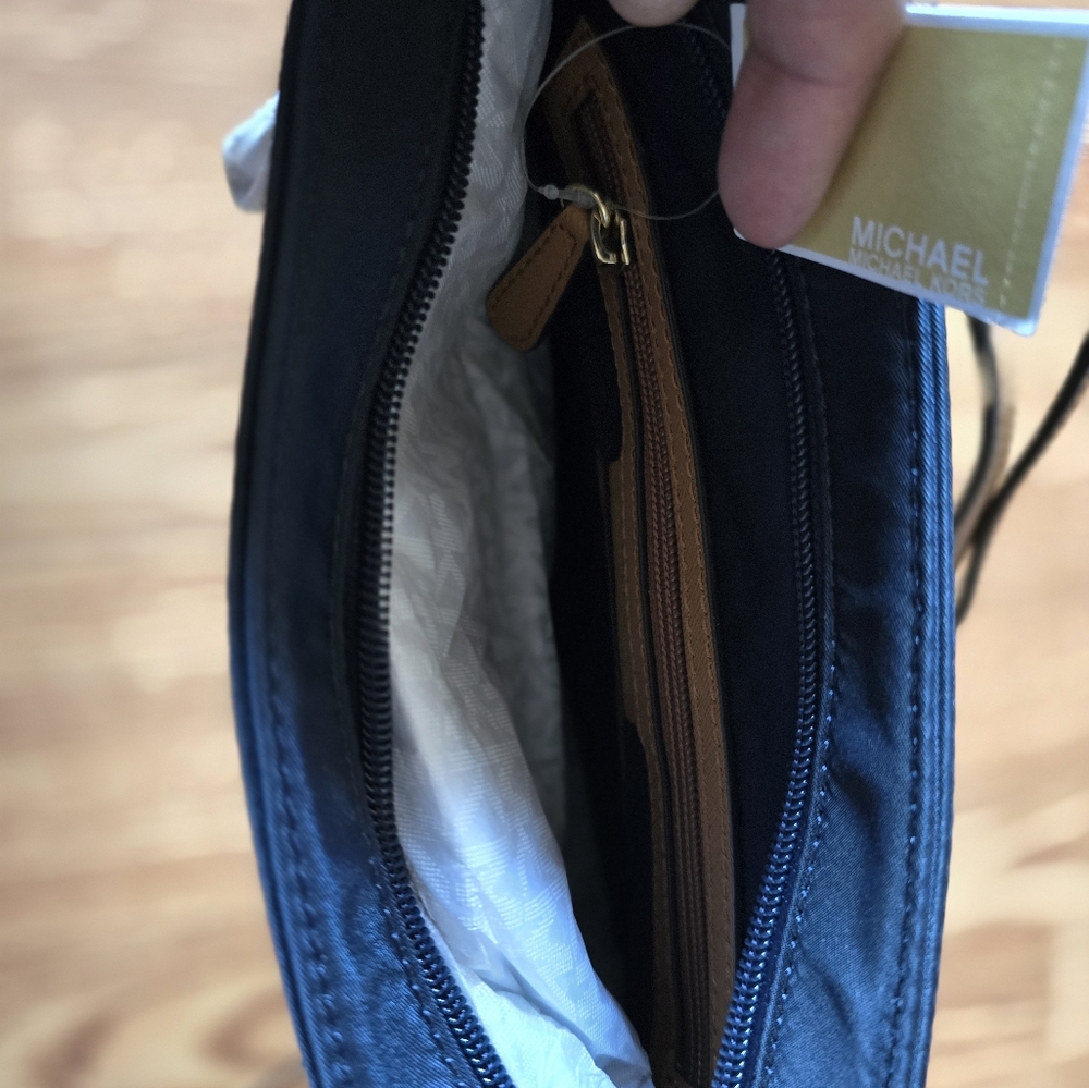 Michael Kors Large Crossbody Nylon Kelsey Admiral Navy NWT - Picture 2 of 8